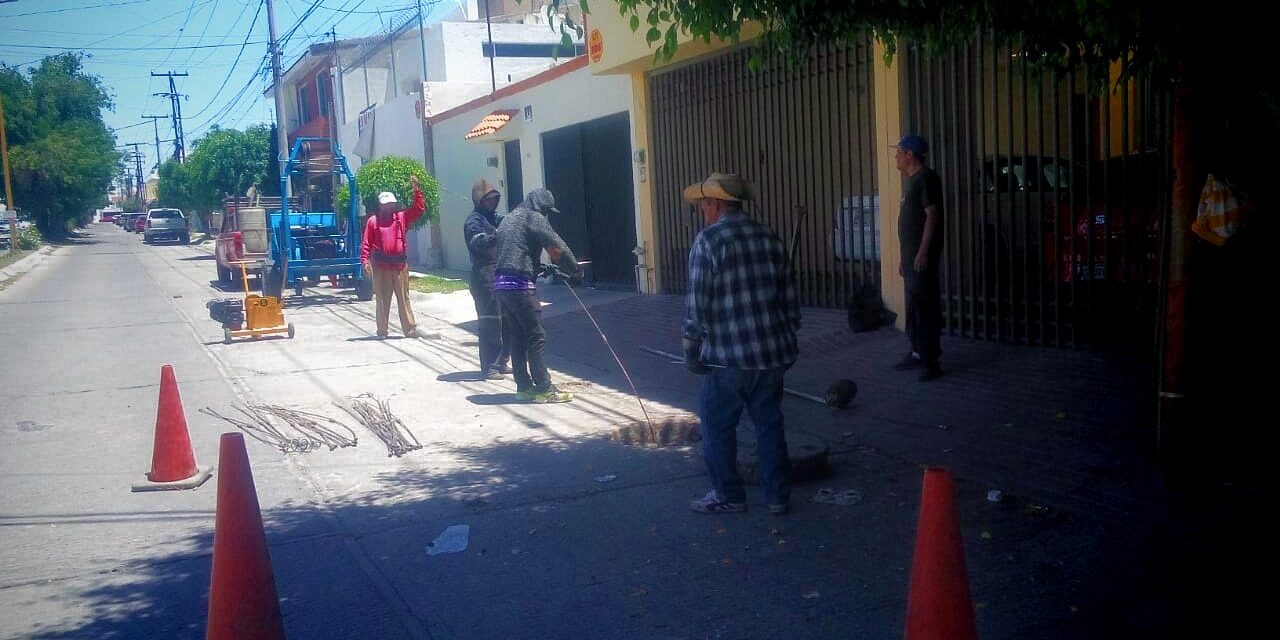 Realiza Interapas sondeo de red y reparación de tomas en el Fracc. Villa de Guadalupe