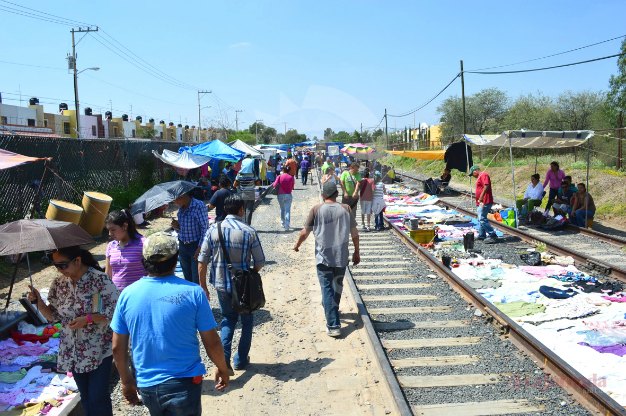 Comerciantes de Las Vías afirman que tienen apoyo de Coepris para instalarse este domingo.