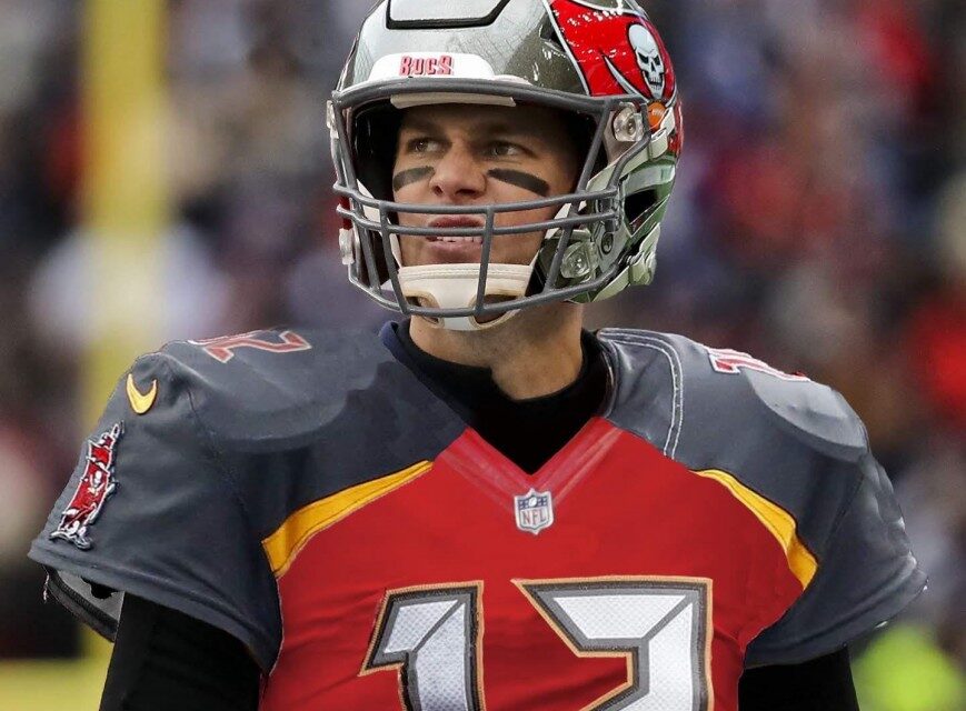 Tom Brady entrenó junto a sus nuevos compañeros por primera vez.