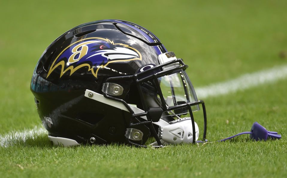 La NFL prueba nuevas barras de casco con material quirúrgico o de N95
