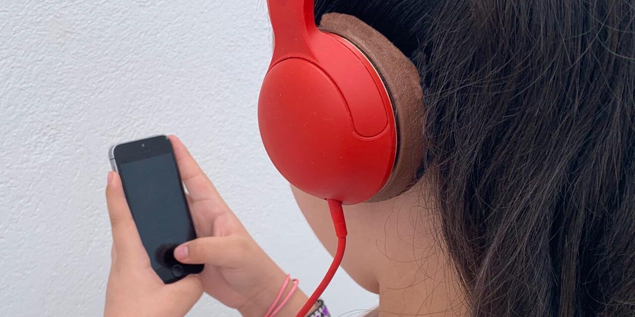 Uso inadecuado de auriculares, podría disminuir la capacidad auditiva: IMSS