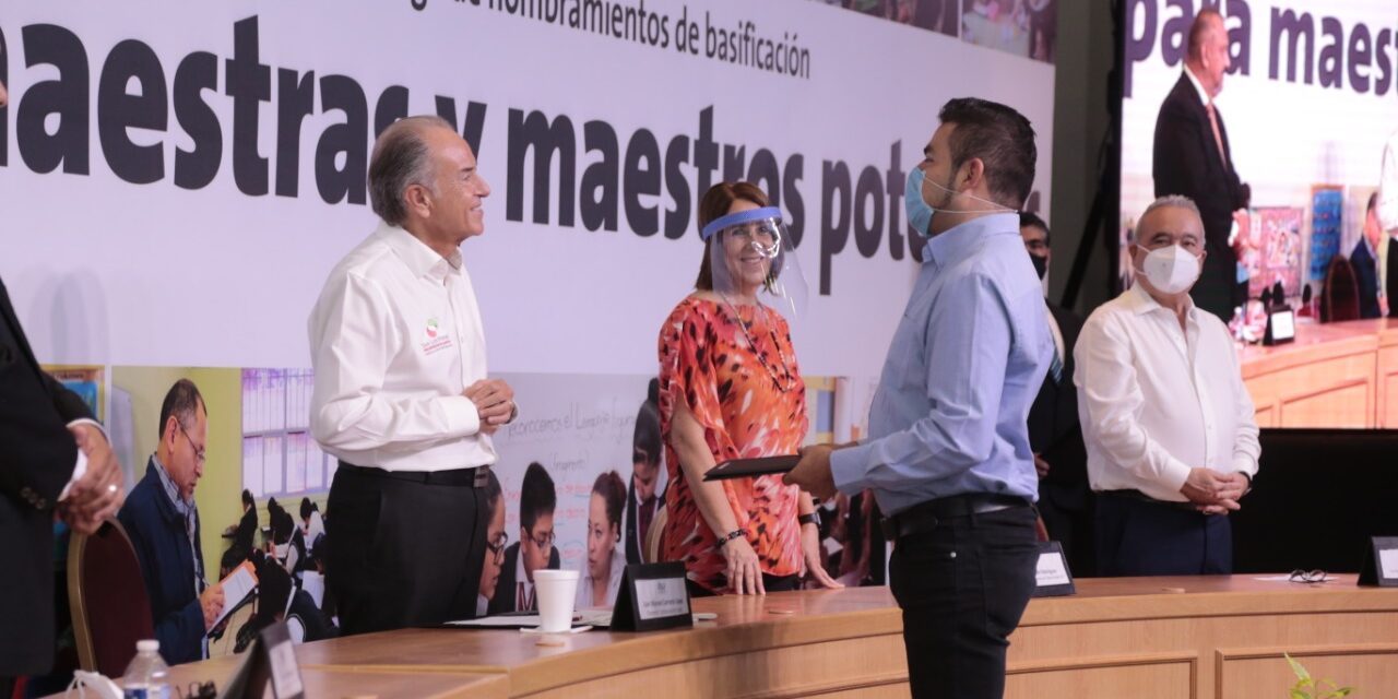 Otorga gobierno estatal basificaciones a más de mil 400 docentes en SLP