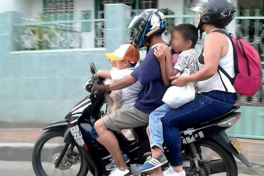 Buscan prohibir que menores de seis años viajen en motocicleta.
