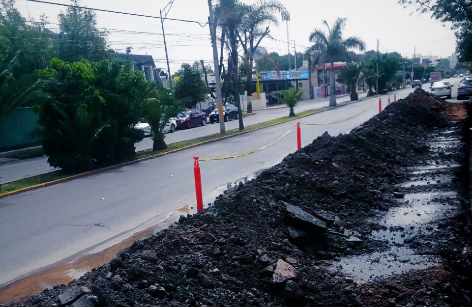 Interviene Interapas drenaje sanitario en Avenida Carranza