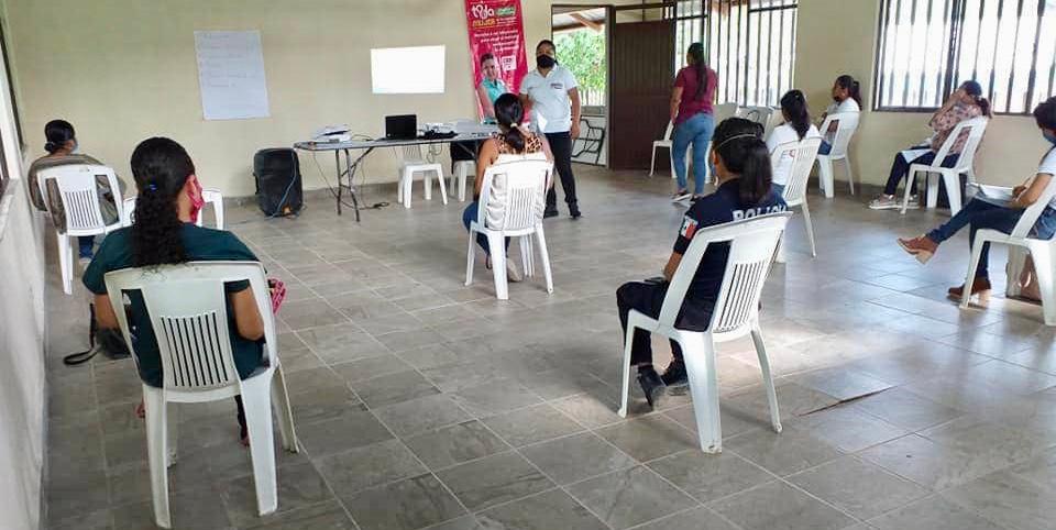Ofrece IMES taller de trata de personas en la huasteca potosina.