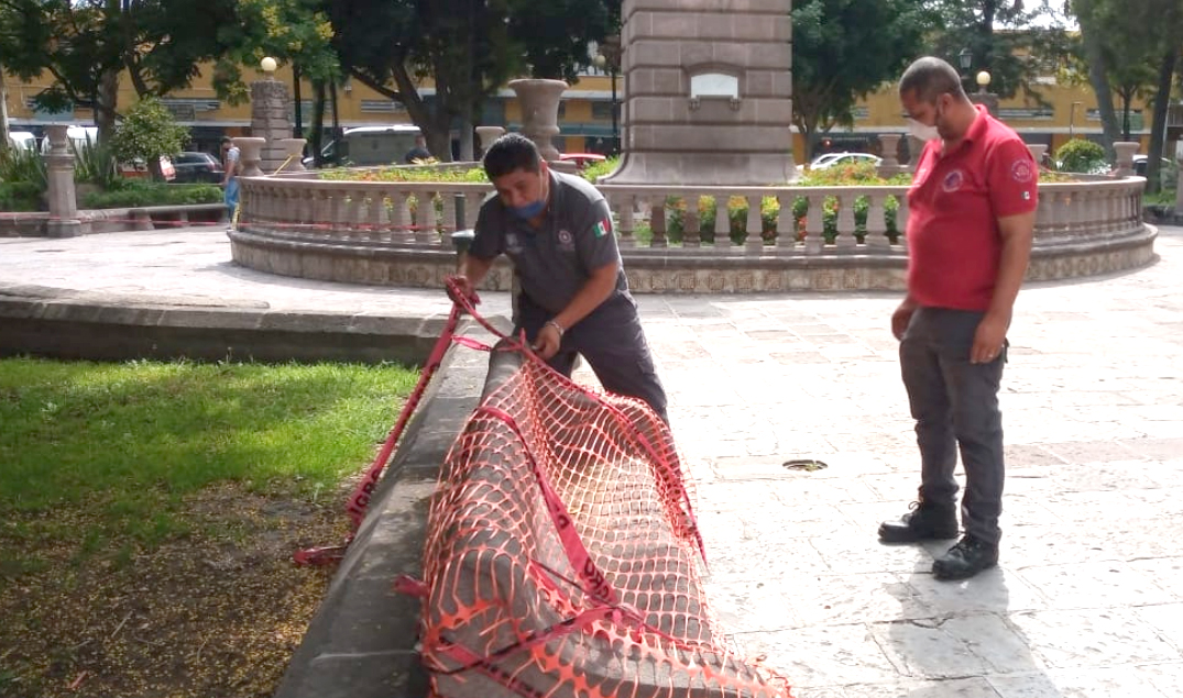 No respetan potosinos cintas restrictivas en jardines y bancas del CH.