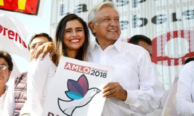 Paloma Aguilar se lleva al SAT a su pareja, suegro y amigos