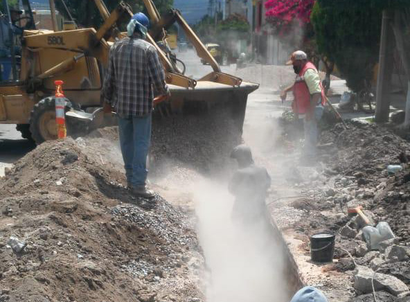 Continúa el Interapas con rehabilitación de redes sanitarias al oriente de la capital