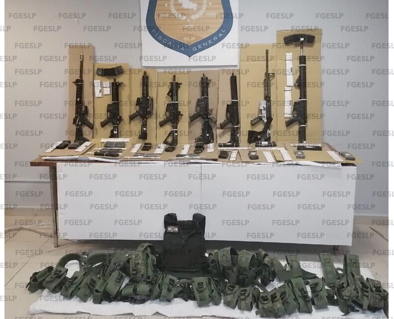 Aseguran en cateo armas largas, cartuchos y equipo táctico en Tamuín.