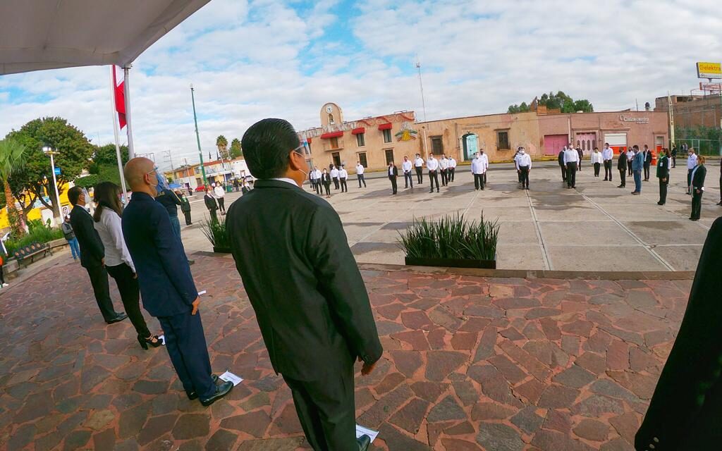 En acto conmemorativo por el Día de la Independencia, rinden en Soledad homenajea trabajadores de la salud.