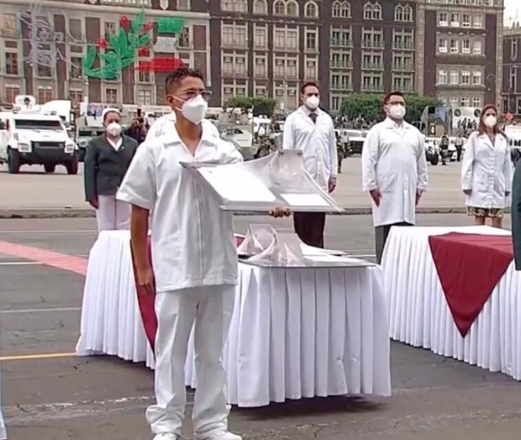 Condecora el IMSS a enfermero del HGZ No. 50 de San Luis Potosí.