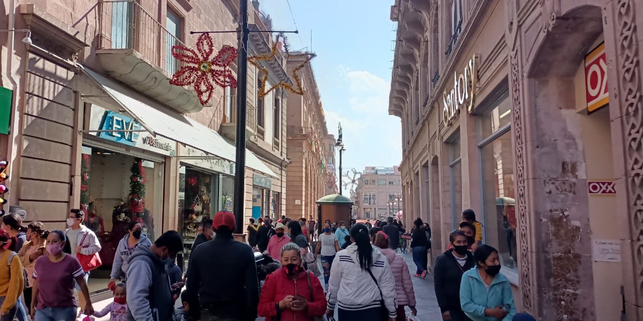 Potosinos abarrotan Centro Histórico y comercios por compras navideñas