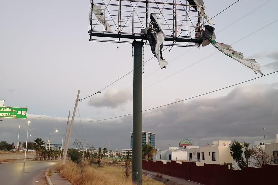 Afectaciones menores por fuertes vientos en la capital del estado: PC