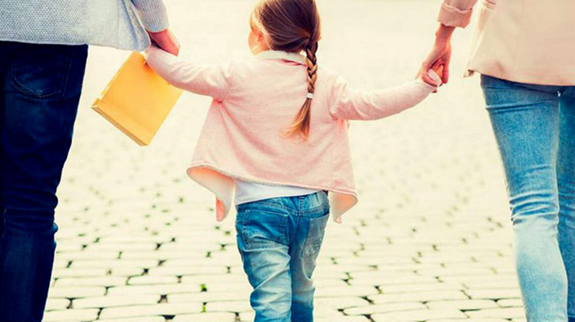 Autoridades deberán dar seguimiento a la convivencia entre padres y niñas y niños dados en adopción.