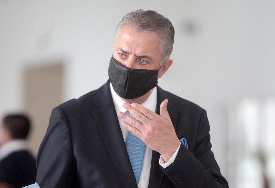 Denuncia diputado Rolando Hervert que personal del gobierno federal utiliza vacunas contra covid-19 con fines políticos.