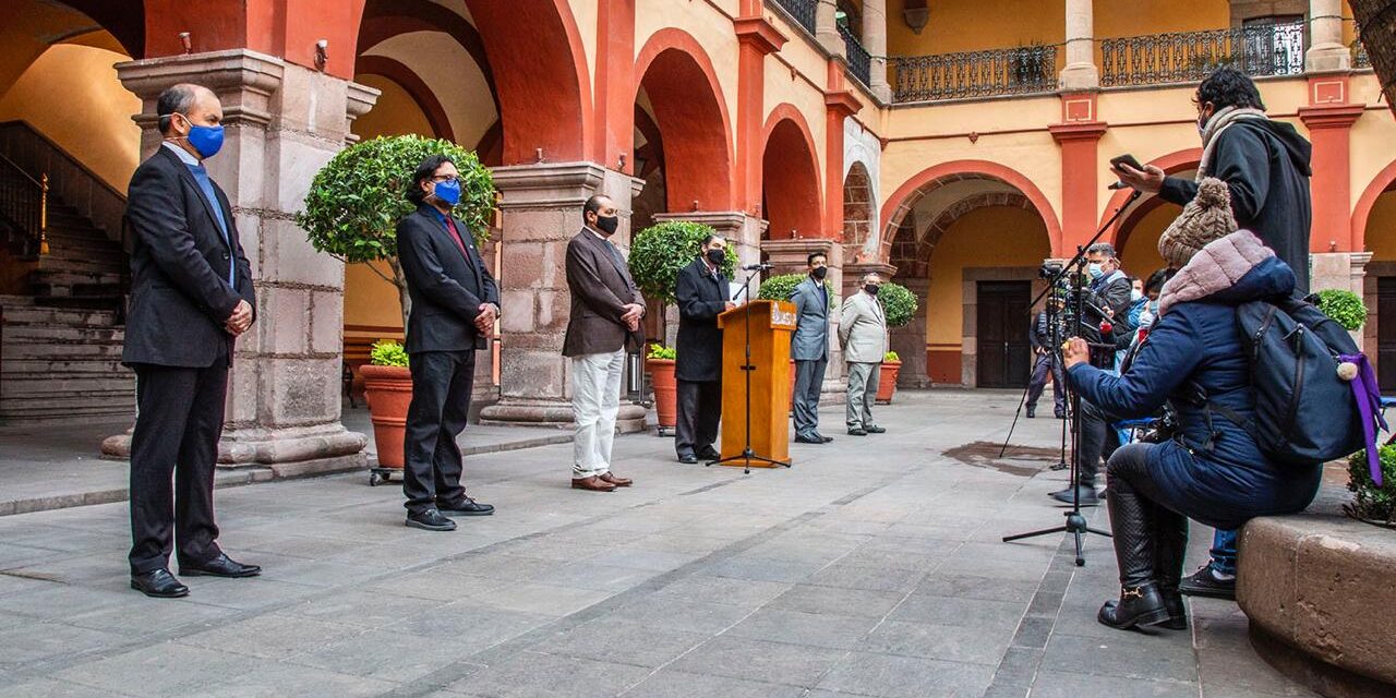 Renuevan 5 carreras de la UASLP a sus directores