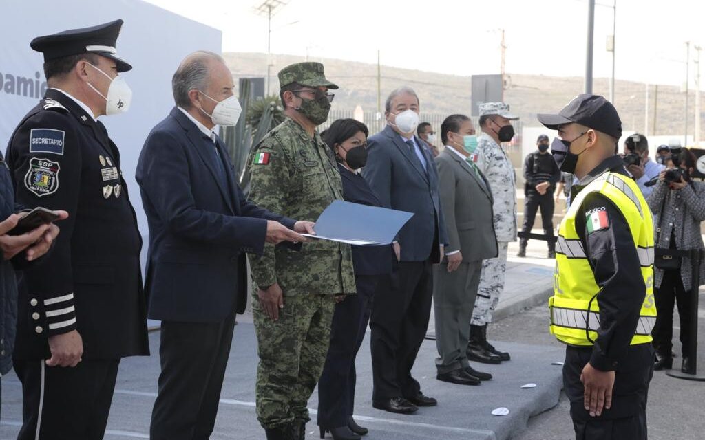 JM Carreras asiste a ceremonia de graduación de 128 cadetes de la Academia de Seguridad Pública