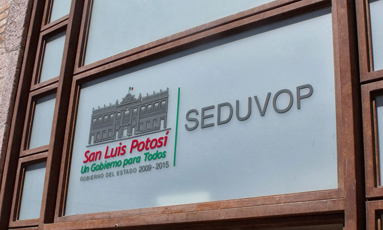 CEDH emite recomendación contra la SEDUVOP por el incumplimiento de plazo de obra que afectó a cinco comerciantes de la zona centro.