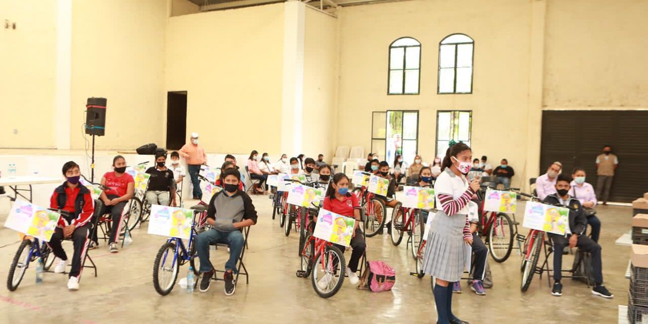 Más de 6 mil estudiantes serán apoyados en esta administración por DIF estatal, a través del programa Una Bici con Rumbo