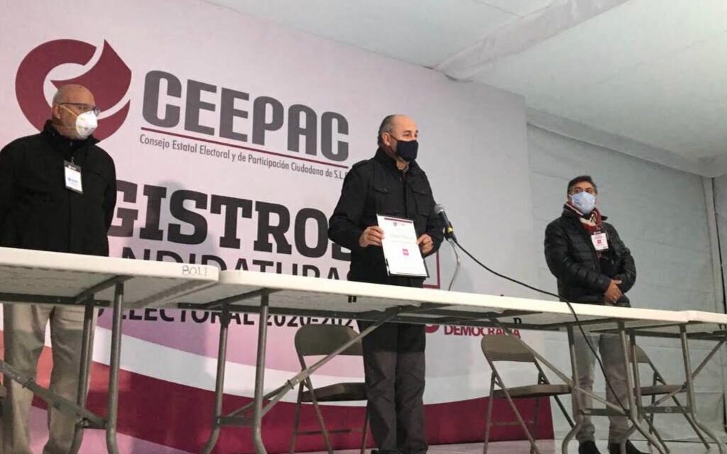 Se registra Juan Carlos Machinena como primer aspirante a la gubernatura del estado ante el CEEPAC