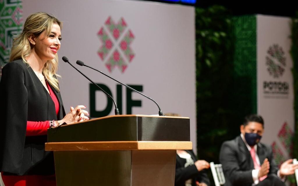 Asume Ruth González la presidencia del DIF estatal