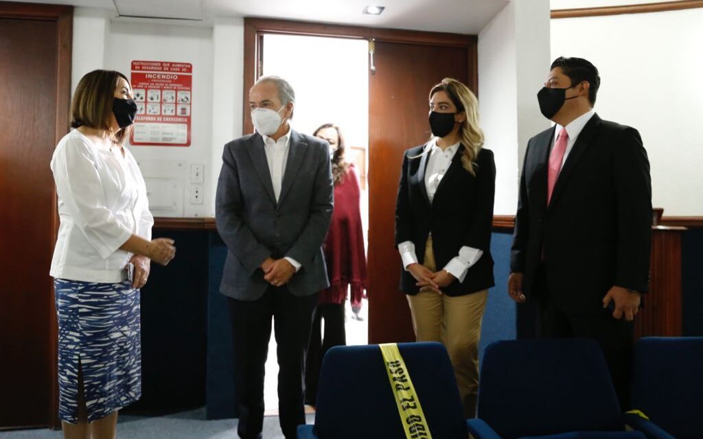Supervisan Gallardo Cardona y González Silva entrega-recepción en el DIF estatal