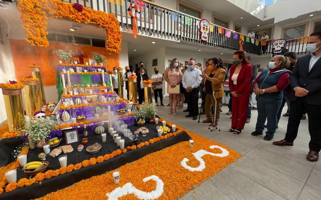 Leonor Noyola inaugura altar de muertos en Palacio Municipal de Soledad