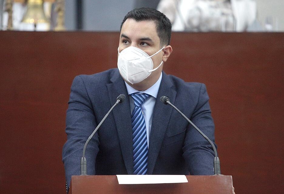 El grupo parlamentario del PAN presentó iniciativa para que los conductores del servicio de transporte público obtengan licencias de conducir gratuitas