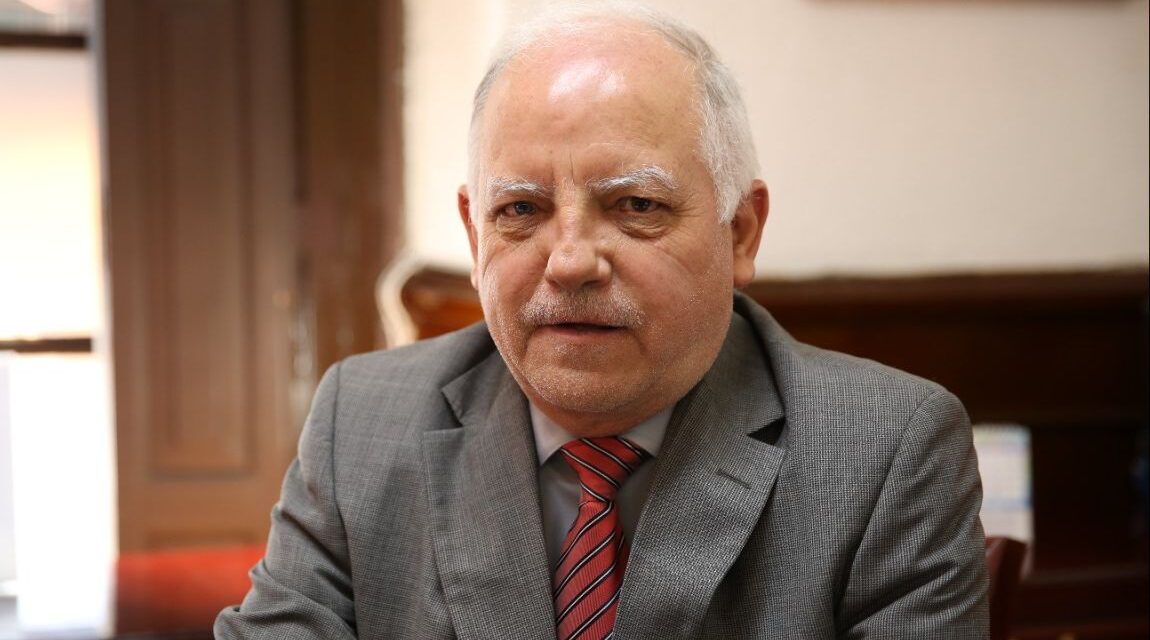 900 trabajadores de honorarios y de confianza, fuera del gobierno estatal