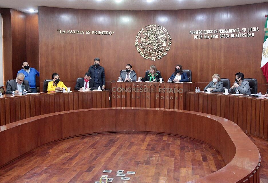 La Comisión de Hacienda inició el análisis sobre la propuesta de gratuidad en las placas vehiculares