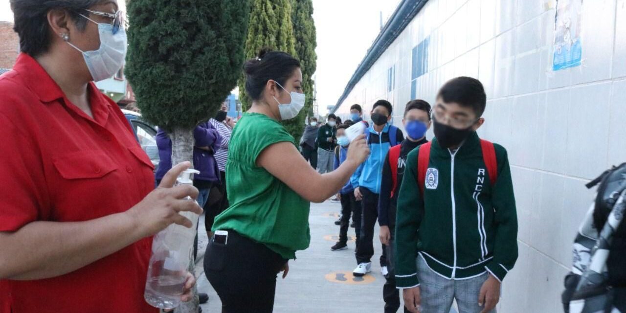 Sigue en ascenso número de estudiantes que se integran a clases presenciales