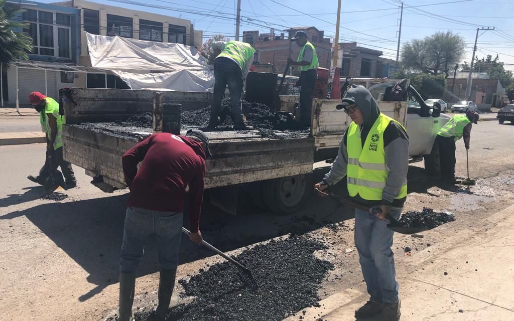 Aplican en Soledad Intenso trabajo de bacheo en vialidades