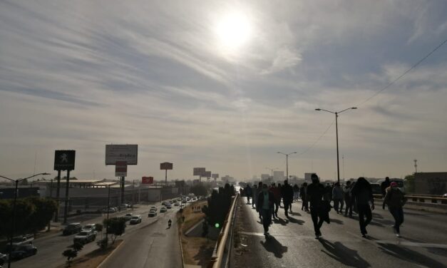 Bloqueo de maestros de Telesecundaria, molesta a industriales, pues les genera pérdidas.