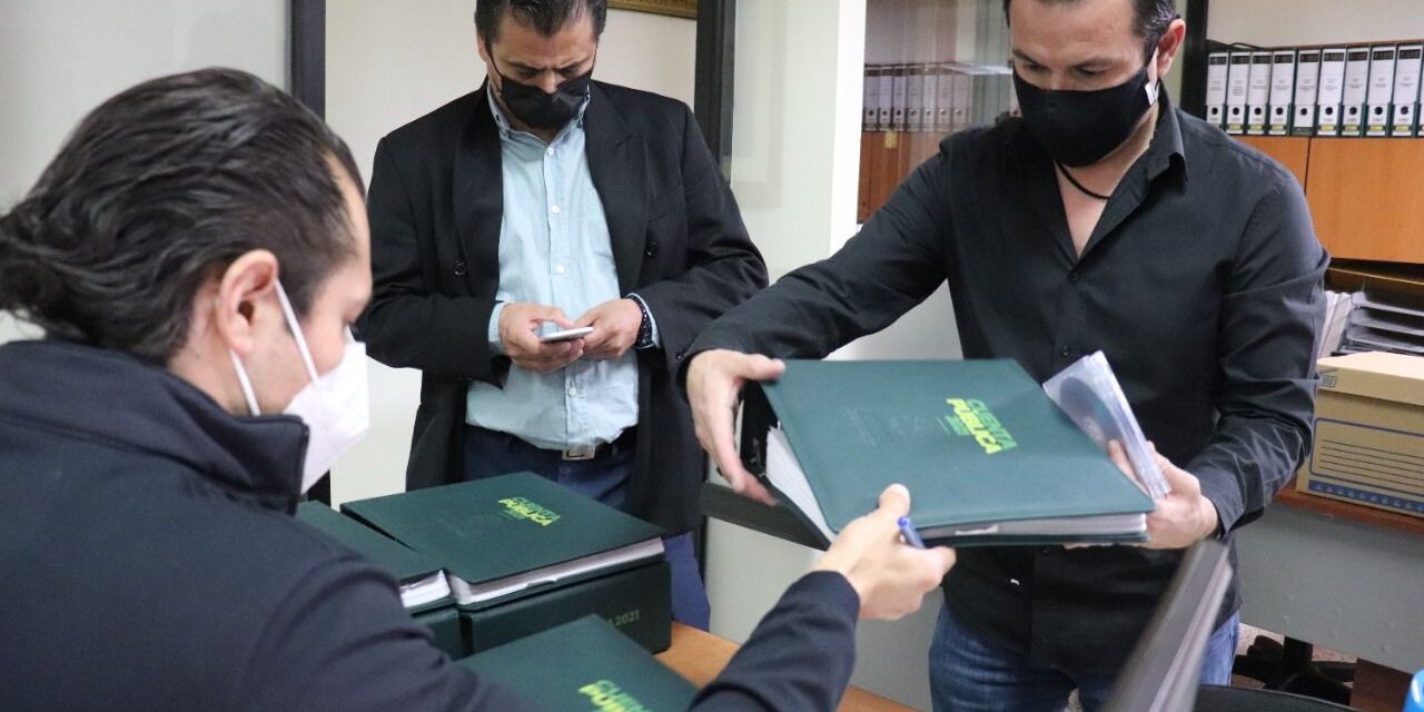 Entrega ejecutivo cuenta pública 2021 al Congreso local