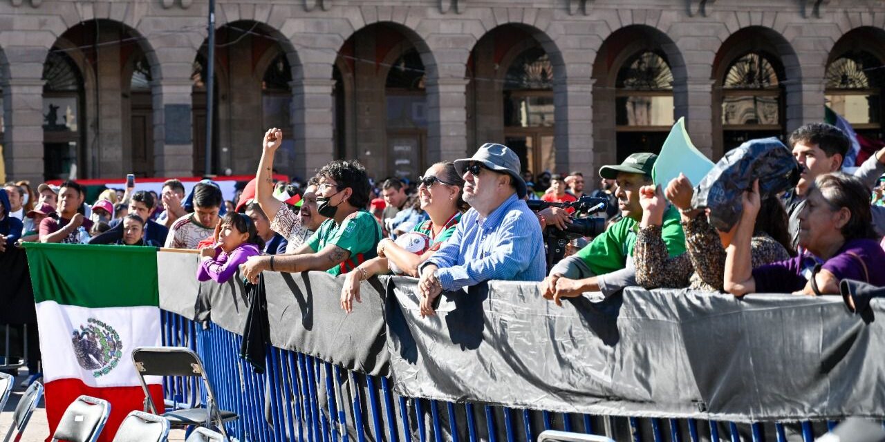Concluye la fiesta mundialista en la Plaza de los Fundadores.