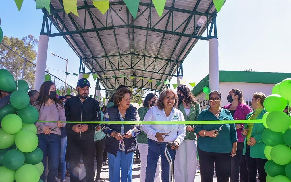 Alcaldesa inaugura techado y obras de pavimentación en El Zapote