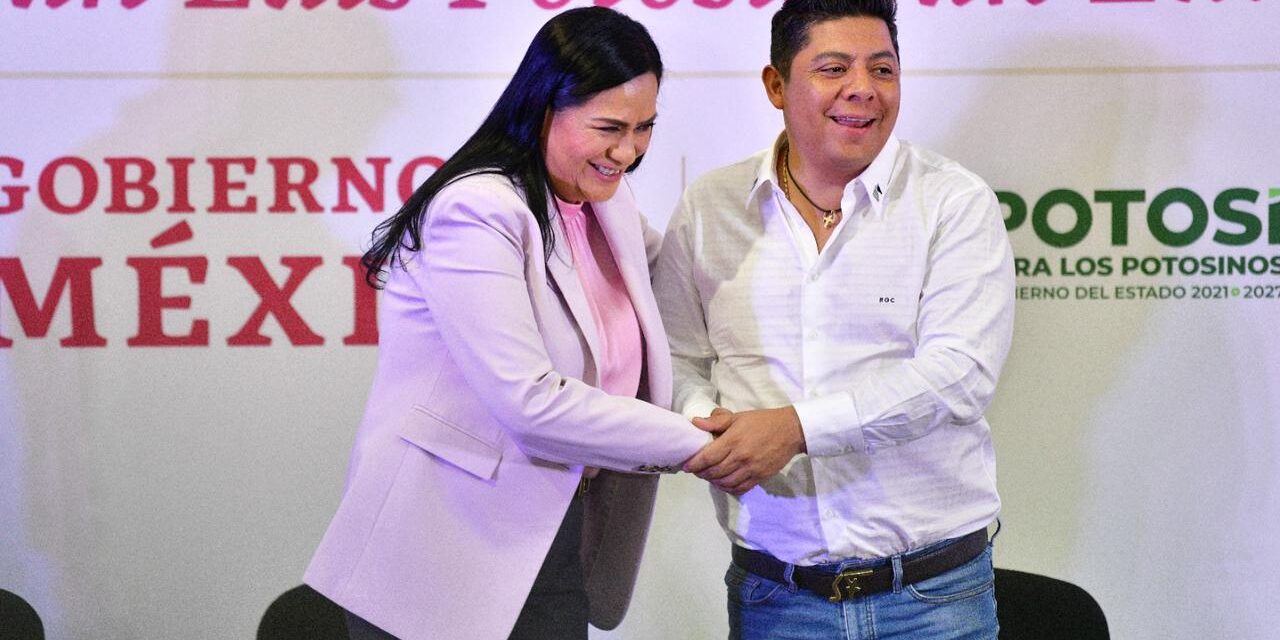 En SLP Ricardo Gallardo y Ariadna Montiel concretan pensión para personas con discapacidad.