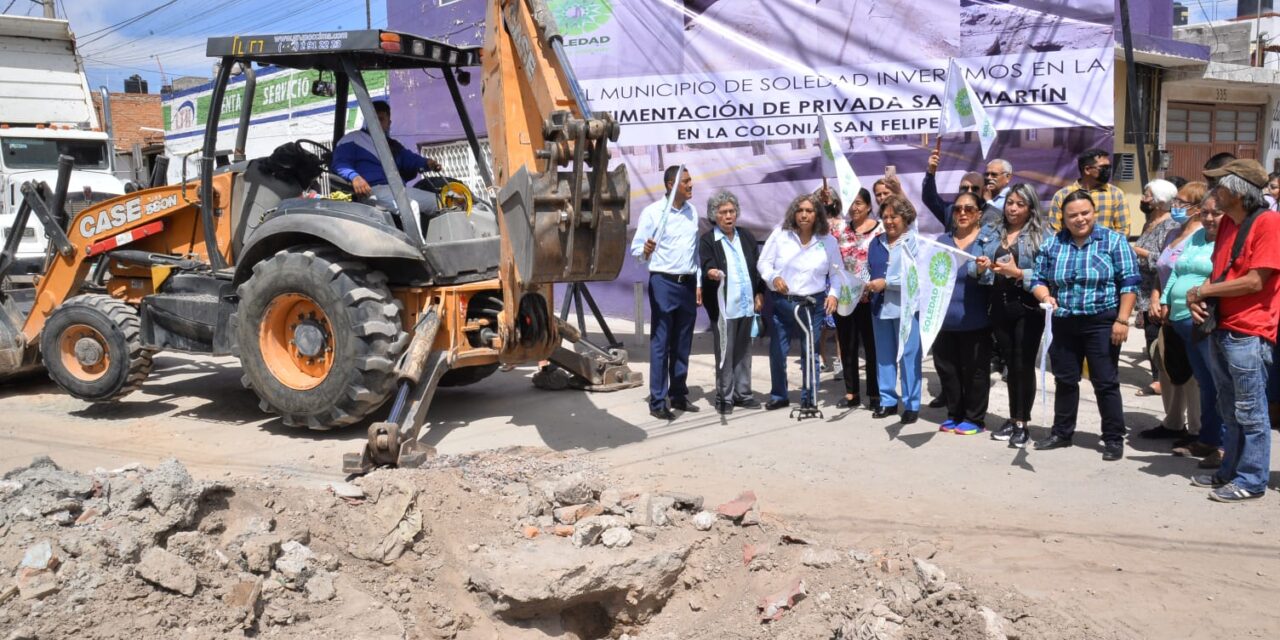 La alcaldesa Leonor Noyola Cervantes dio arranque a las obras de pavimentación de la Privada San Martín