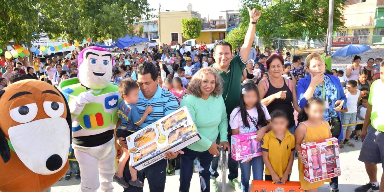 La alcaldesa Leonor Noyola Cervantes, festejó el día del niño en cuatro colonias del municipio