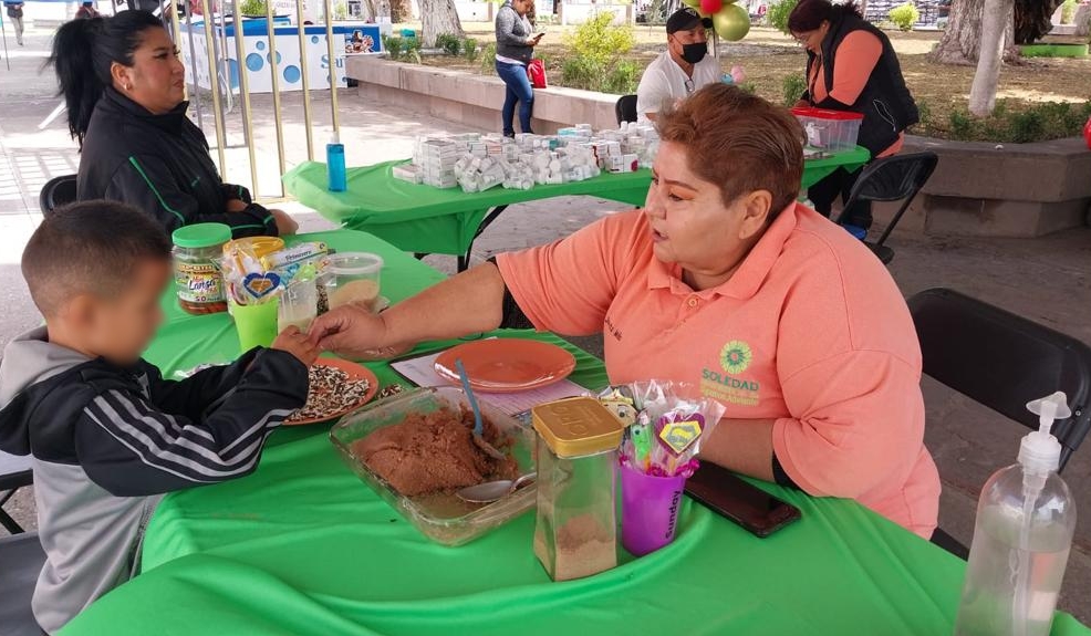 Excelente respuesta registró el taller de repostería infantil celebrado en la Plaza Principal de Soledad
