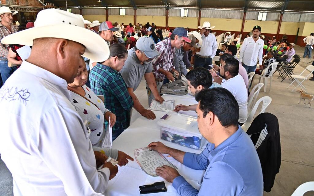 Reconocen habitantes de Salinas servicio en Unidad Móvil del Registro Civil