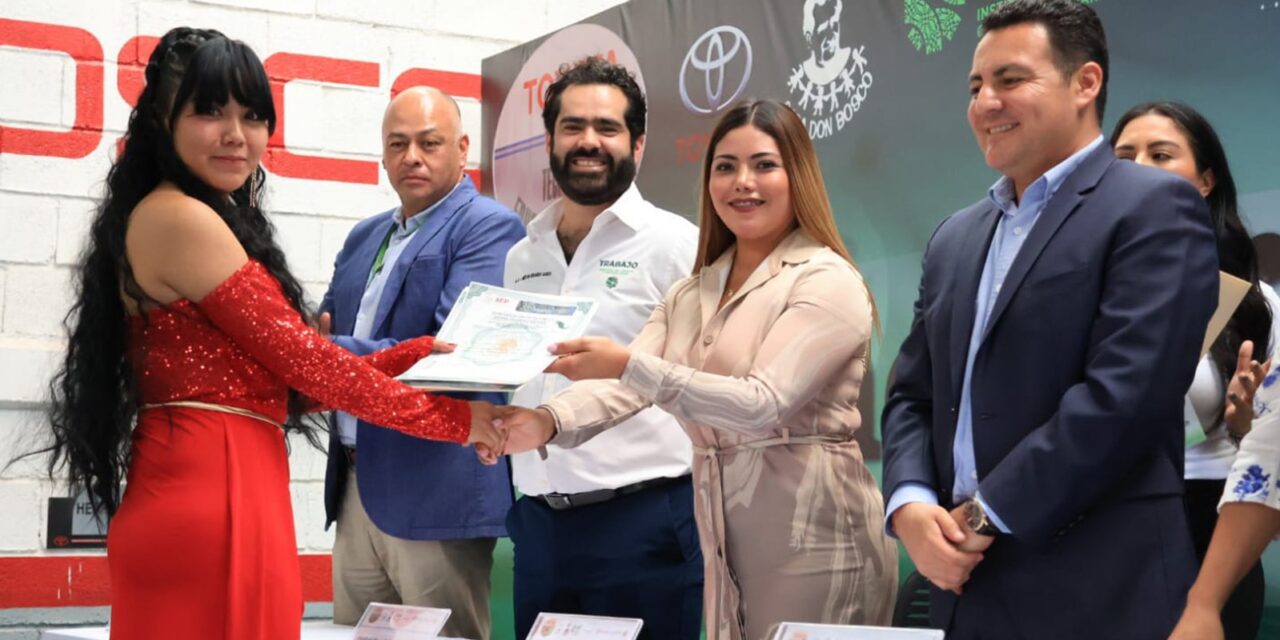Con apoyo estatal se forman a jóvenes como técnicos automotrices.