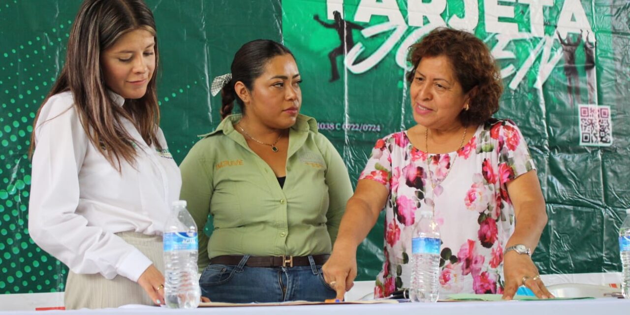 Lleva gobierno estatal tarjetas joven a Tamazunchale
