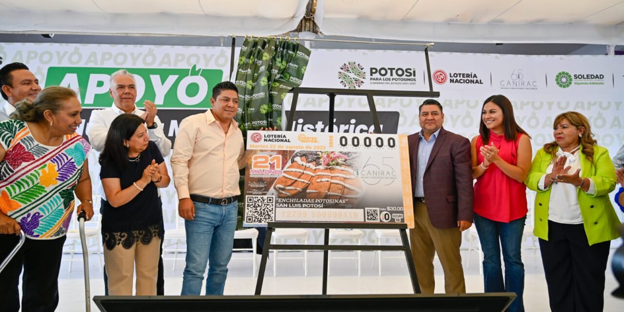 Gallardo devela billete de la Lotería Nacional alusivo a la enchilada potosina.