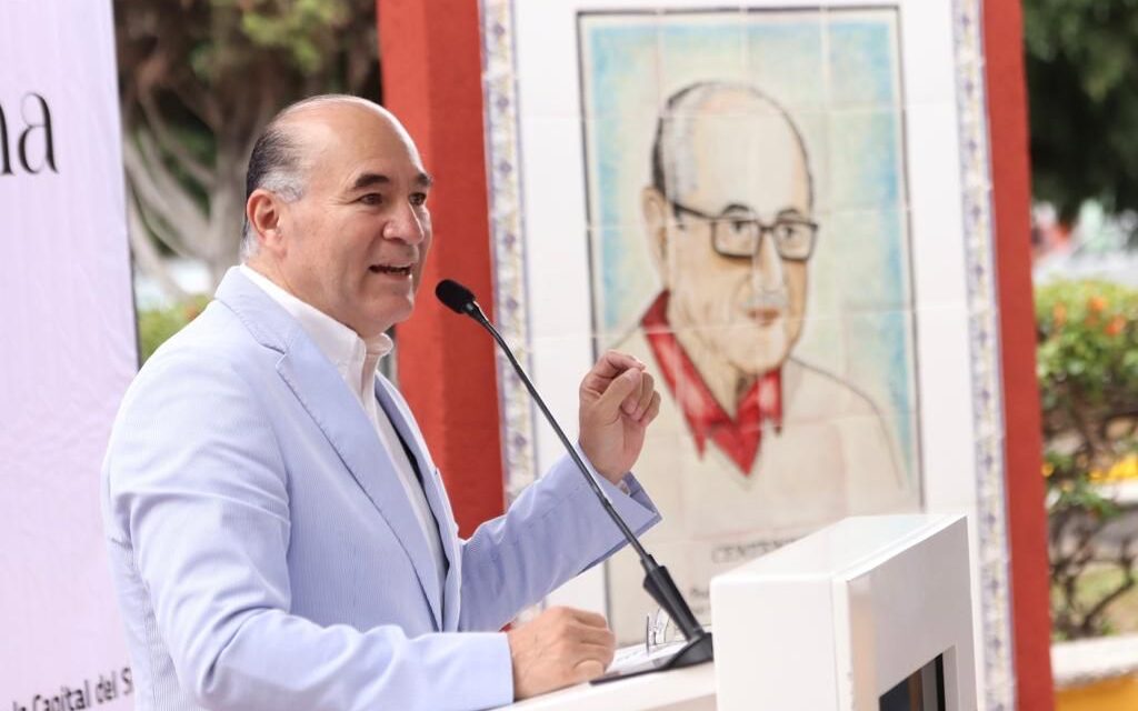 En honor al ilustre potosino Arquitecto Pedro Moctezuma, Alcalde Galindo devela mosaico en Plaza del Milenio