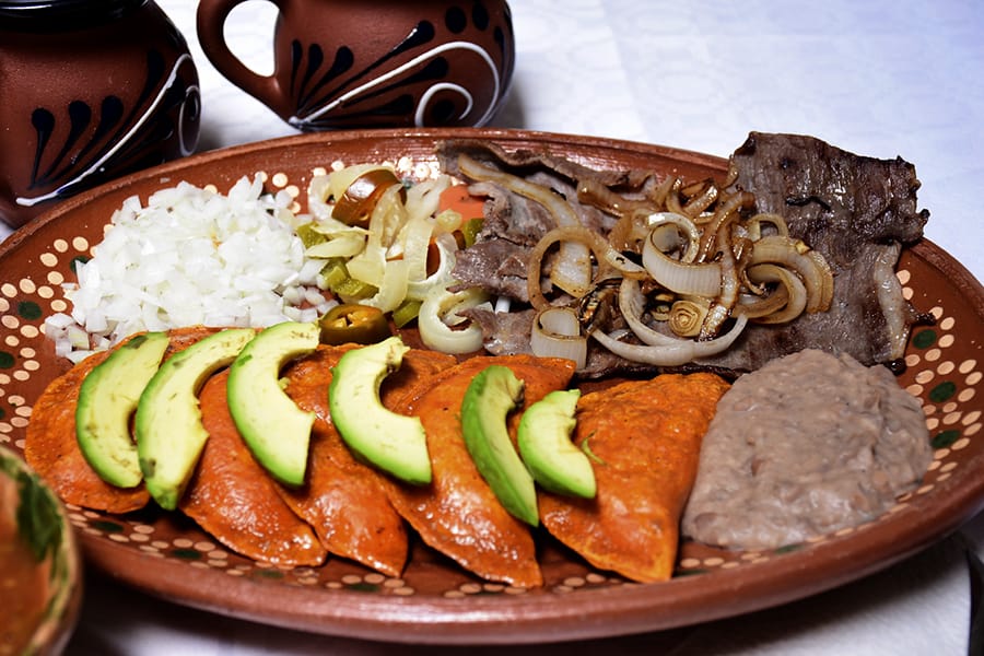 ¡San Luis Potosí se enaltece con fiesta de la enchilada potosina, en la FENAPO!