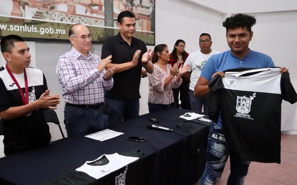 Alcalde Enrique Galindo impulsa a los deportistas potosinos: entregó reconocimientos a atletas con discapacidad intelectual