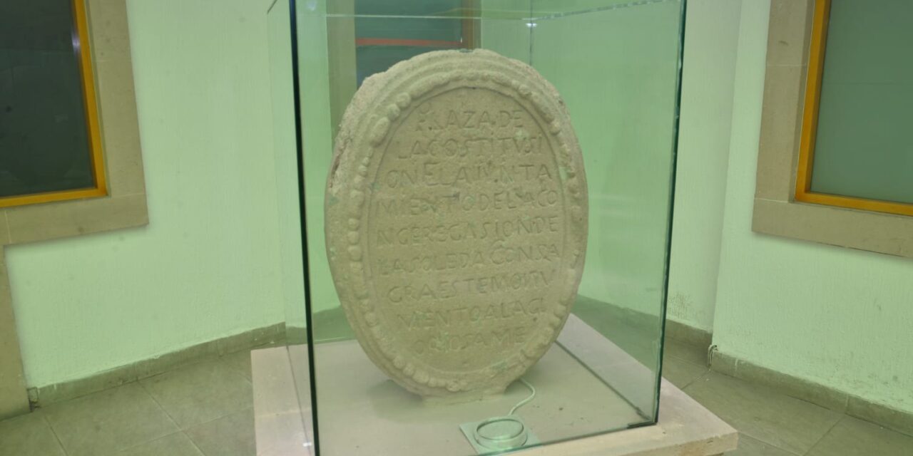 Medallón de Ordenanzas del ayuntamiento de Soledad, próximo a ser declarado patrimonio cultural del Estado