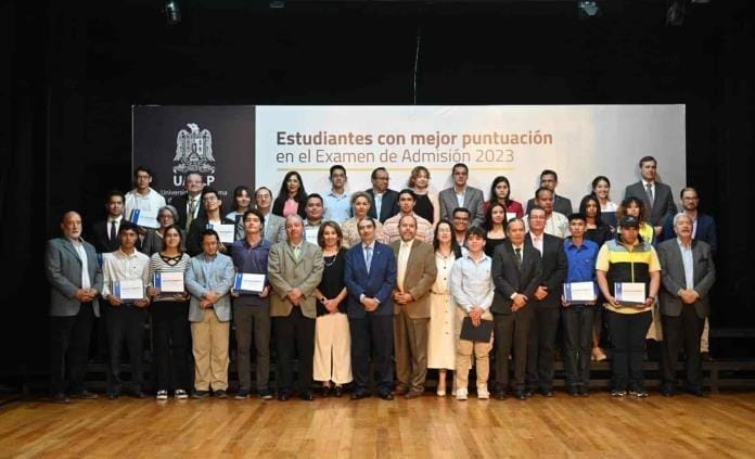 Egresados del SEER obtuvieron los mejores promedios de ingreso a la UASLP