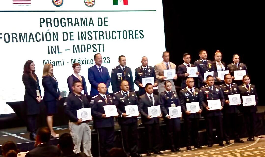Capacitación internacional a Policías Municipales de SLP: reciben reconocimientos del Embajador de EU